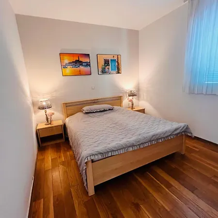 Aleks Appartement *